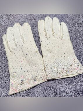 Crown Vintage 50s 60s White Beaded Gloves British Hong Kong Bridal Size 6.5
